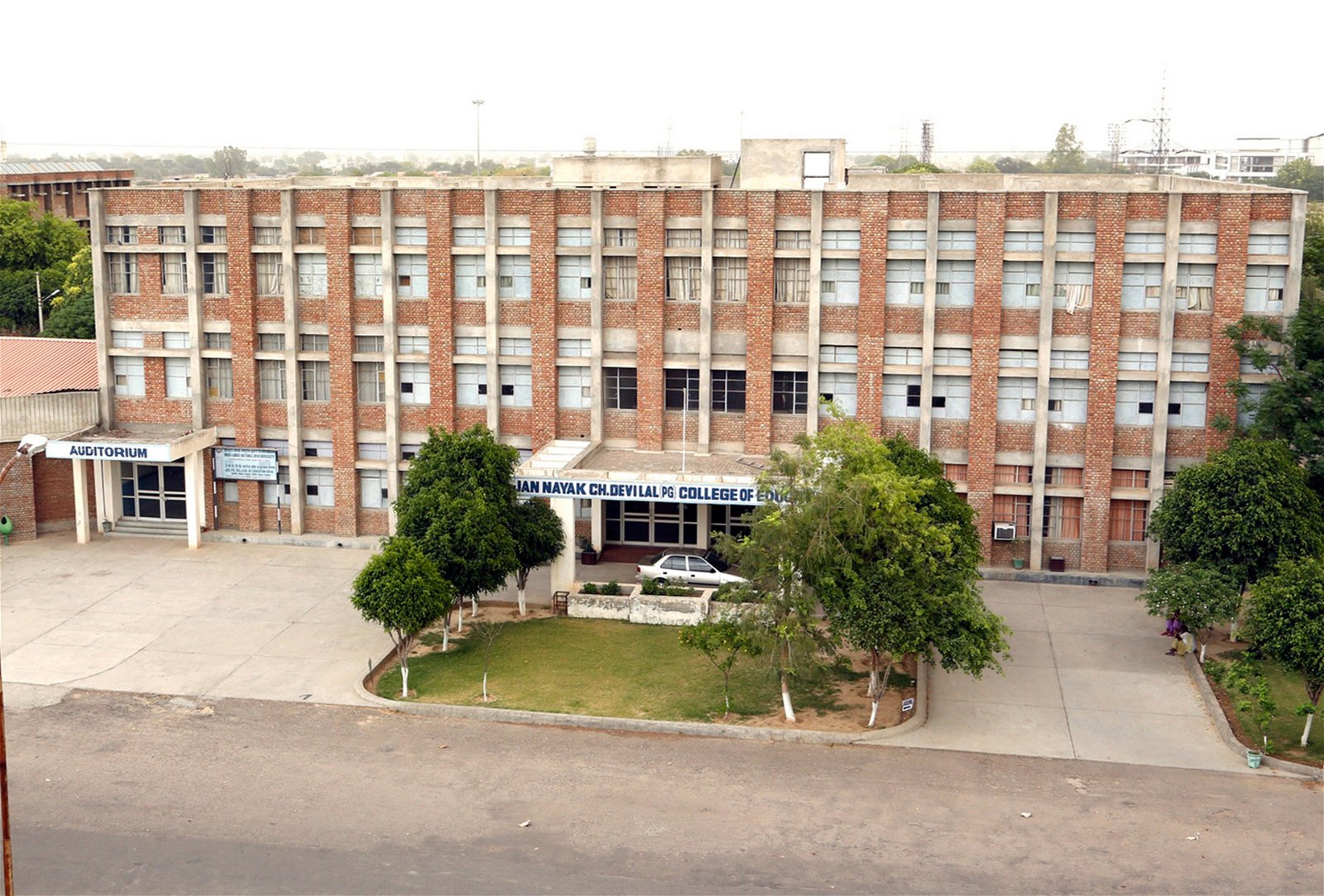 College Building Jan Nayak Ch. Devi Lal Memorial College  in Sirsa