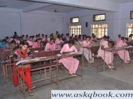 Class Arya Mahila Post Graduate College in Varanasi