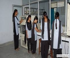 Laboratory of Saroj Institute of Technology & Management Lucknow in Lucknow