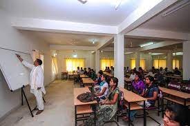 Classroom for Maharishi Mahesh Yogi Vedic Vishwavidyalaya, Directorate of Distance Education (MMYVV-DDE), Katni in Katni