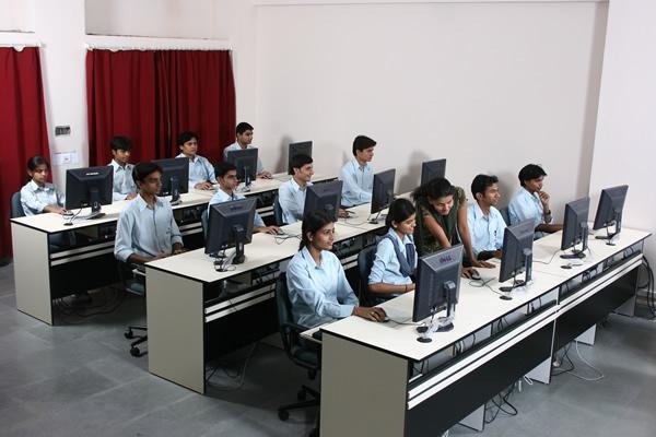 Computer lab Acropolis Institute of Technology & Research in Indore