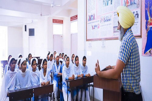 Classroom Khalsa College in Amritsar	