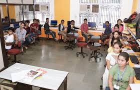 Computer lab in Pravin Patil College of Diploma Engineering and Technology, Thane