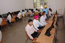 Computer lab Khalsa College of Law in Amritsar	