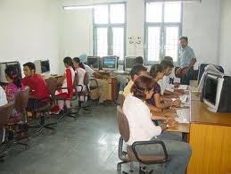 Computer Lab Guru Nanak Dev University College in Pathankot	