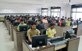 Computer Center of Shobhaben Pratapbhai Patel School Of Pharmacy & Technology Management, Mumbai in Mumbai 