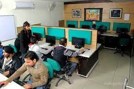 Computer lab OXL School Of Multimedia (OSM), Jalandhar in Jalandar
