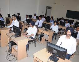 Computer Lab Khalsa College in Amritsar	