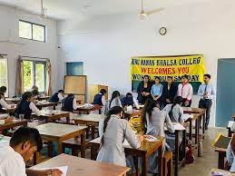 Classroom Guru Nanak Khalsa College in Karnal