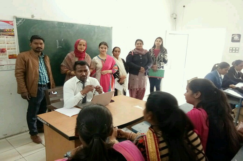 Classroom Guru Nanak National College For Women Nakodar in Jalandar
