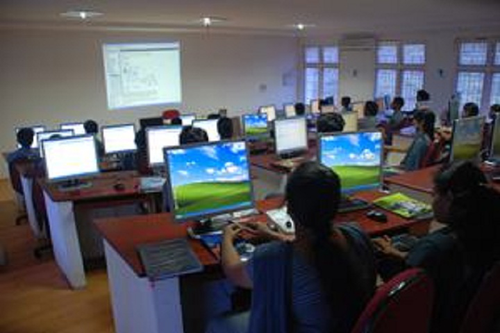 Computer Lab for AL-Ameer College of Engineering And Information Technology (ALACET, Visakhapatnam) in Visakhapatnam	