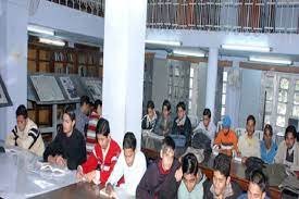 Library Guru Nanak Nav Bharat College in Kapurthala	