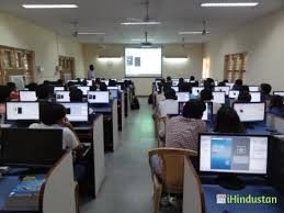 Computer Lab Deen Dayal Upadhyaya College in South West Delhi	