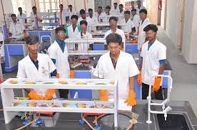 Science Lab for Dharmamurthi Rao Bahadur Calavala Cunnan Chettys Hindu College - (DRBCCC, Chennai) in Chennai	
