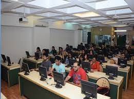 Computer lab Bharatiya Vidya Bhavan's Usha & Lakshmi Mittal Institute of Management in New Delhi