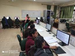 Computer lab Hans Raj Mahila Mahavidyalaya in Jalandar