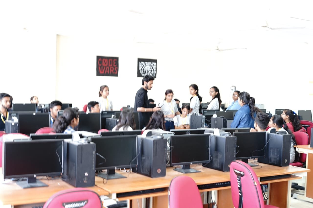 Computer Lab for University Institute of Engineering and Technology (UIET, Kanpur) in Kanpur 