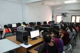 Computer Lab Guru Nanak Girls College (GNGC, Ludhiana) in Ludhiana