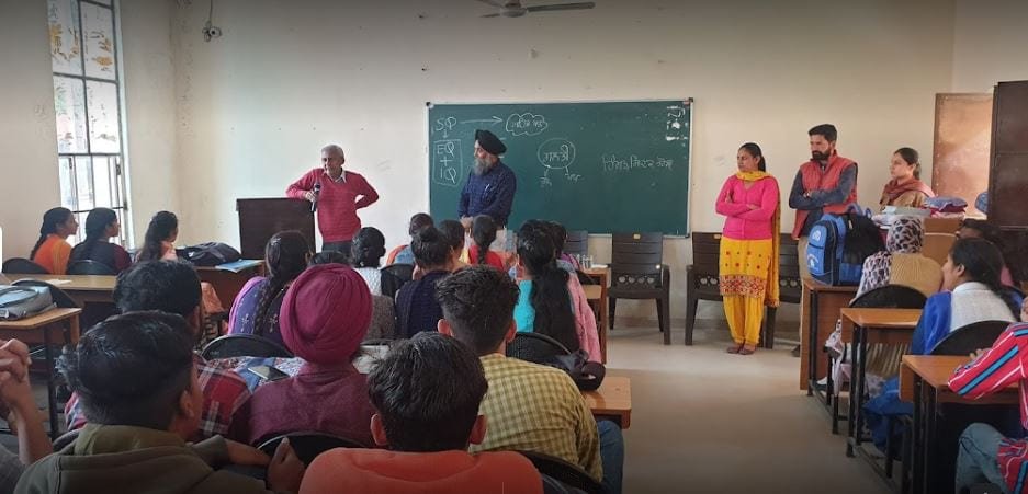 Classroom Guru Nanak Dev University College  in Amritsar	