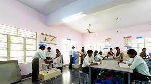 Practical Class of Narasaraopeta Engineering College in Guntur