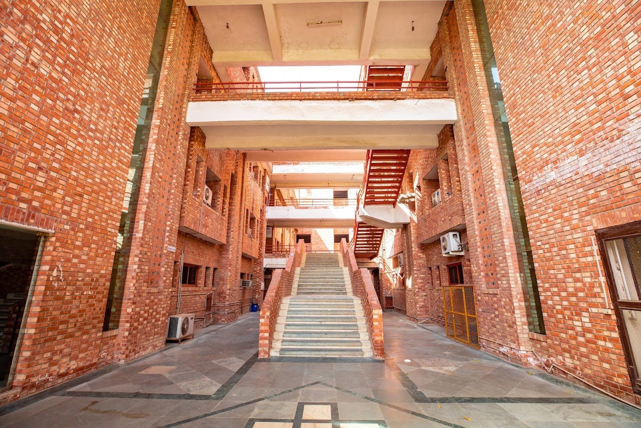 Campus Sharda University, Greater Noida in Greater Noida