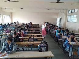 Class Room of Udhana Citizen Commerce College, Surat in Surat