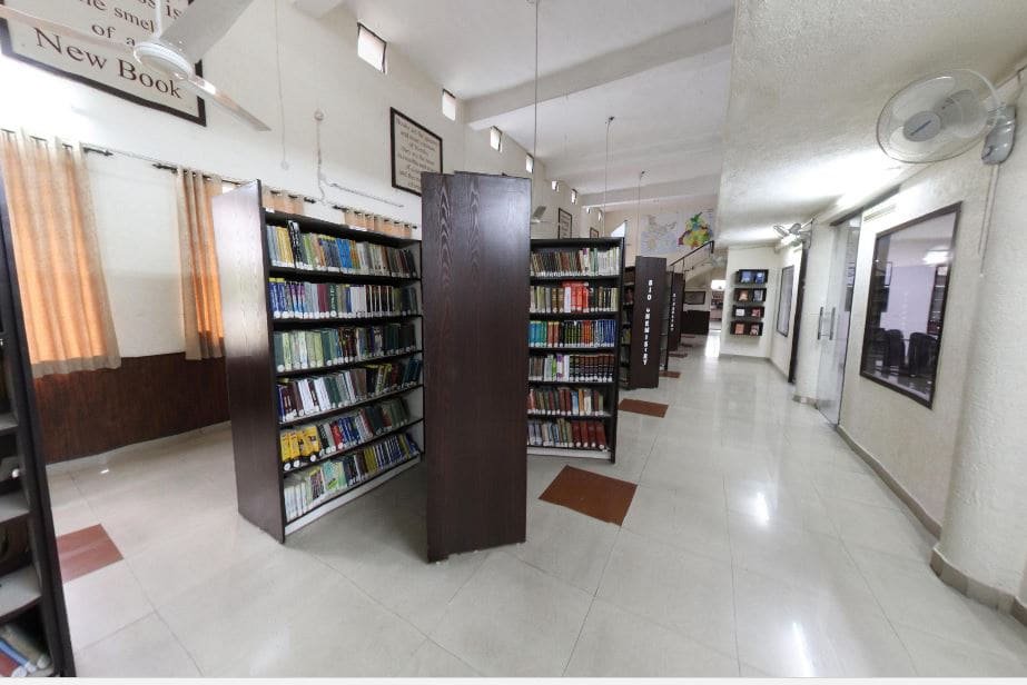 Library Hans Raj Mahila Mahavidyalaya in Jalandar