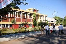 Campus Maharani Laxmi Bai Medical College  in Jhansi