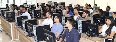 Computer lab College of Vocational Studies in New Delhi