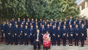 Group photo Dayanand Academy of Management Studies (DAMS) in Kanpur 